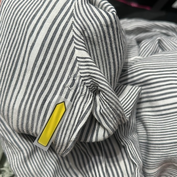 NWT Jessica Simpson Cambrea Striped Print V-Neck Romper in Gray & White Sz S - Picture 13 of 13